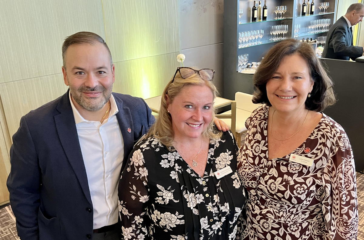 From left: Matthew Djorsev, Air Canada Vacations; Sandra Wesson, Transat Distribution Canada; Lisa Pierce, VP, global sales & Air Canada Vacations. (Pax Global Media)